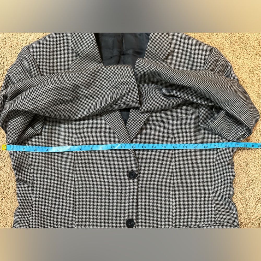 John W. Nordstrom Houndstooth Silk and Wool Blazer - Picture 10 of 10